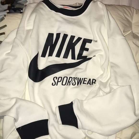 nike sportswear crewneck